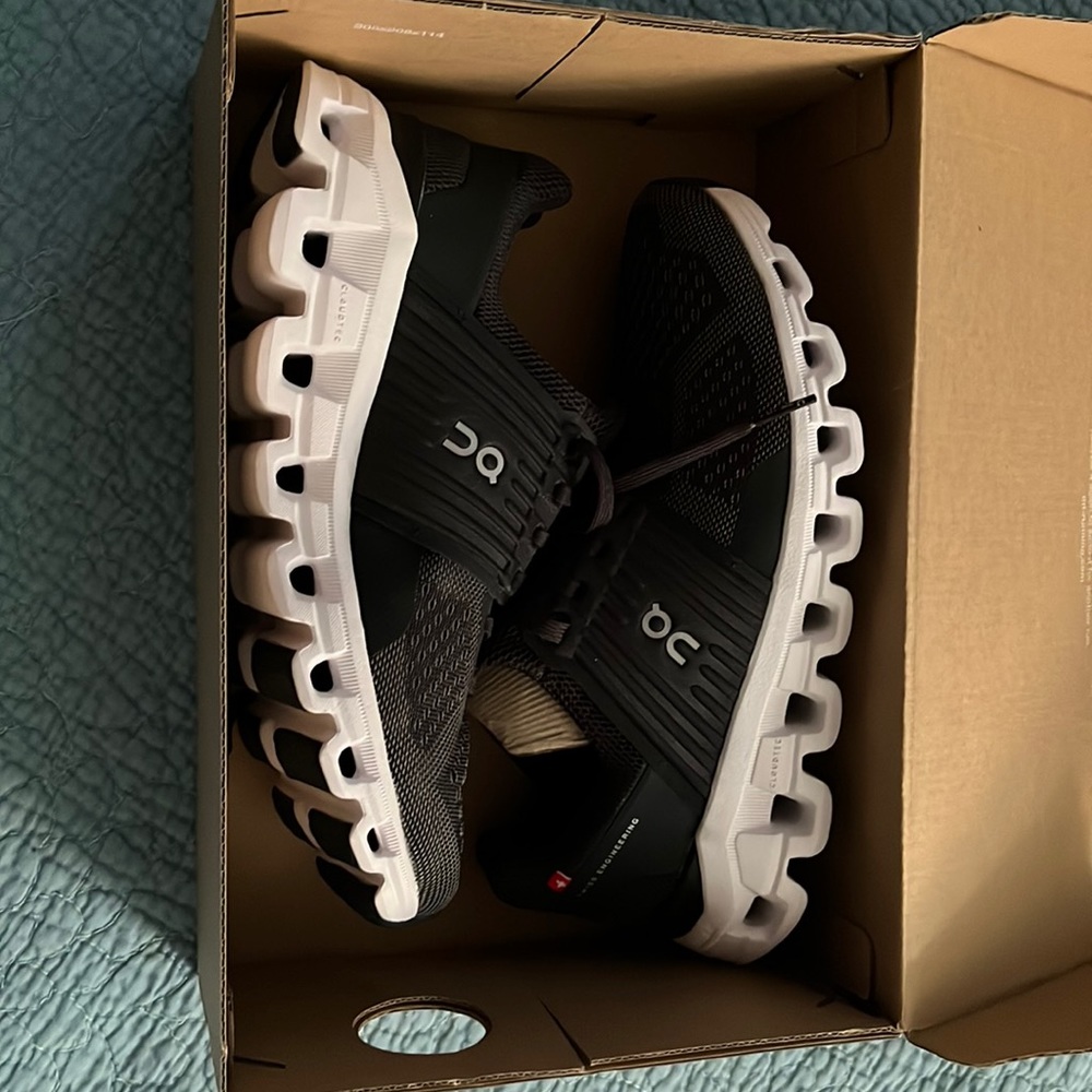 On Clouds Cloudswift running shoes